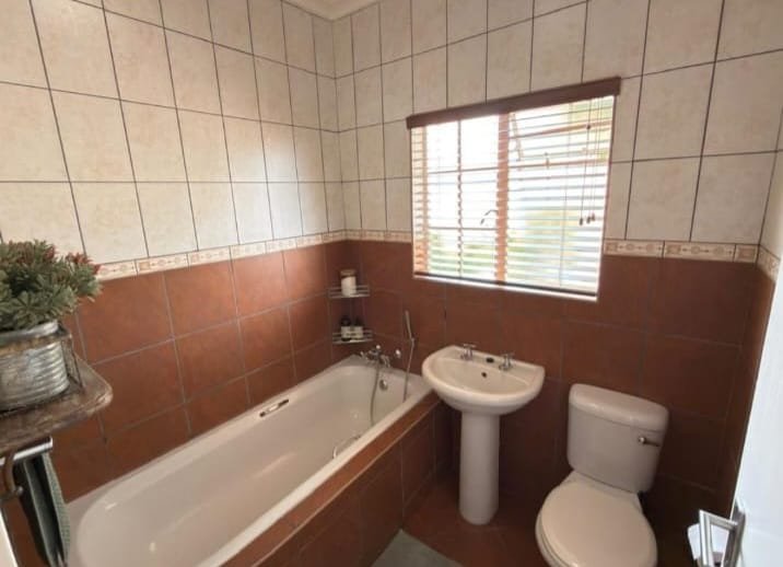 3 Bedroom Property for Sale in Rhodesdene Northern Cape